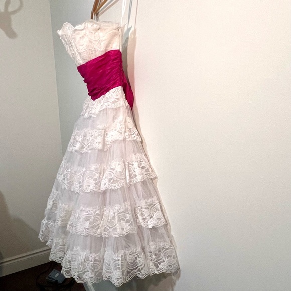 ❌❌SOLD❌❌Betsey Johnson Vintage Tea Party Dress, Size 2 Bridal, Shower, Wedding - Picture 6 of 13